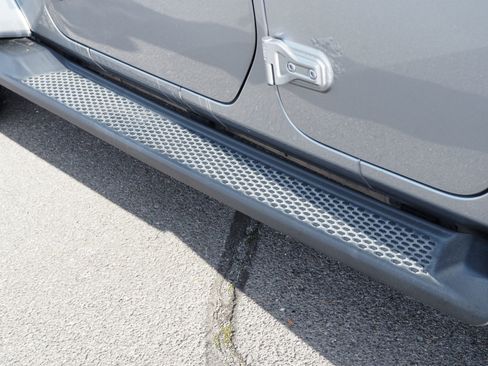 Used 2018 Jeep Wrangler Unlimited Sahara image 23