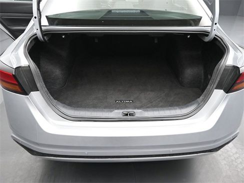 Used 2025 Nissan Altima 2.5 SV image 19
