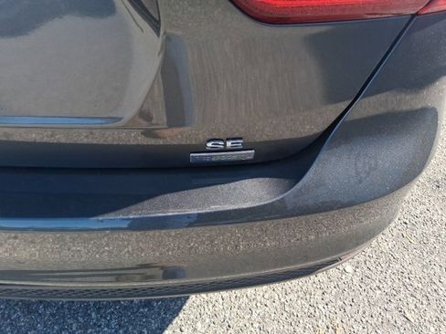 Used 2018 Ford Focus SE w/ SE Appearance Package image 11