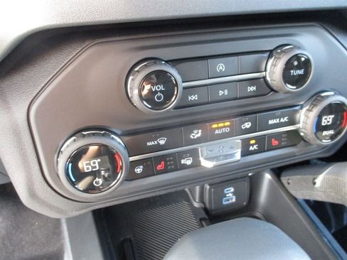 New 2025 Ford Bronco Outer Banks w/ Sasquatch Package image 4