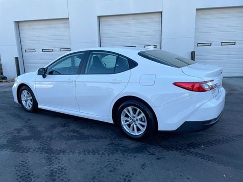 Used 2025 Toyota Camry LE image 3