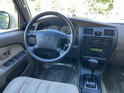 Used 2002 Toyota 4Runner SR5 RWD image 12