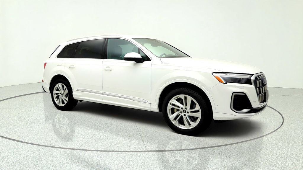 Used 2025 Audi Q7 3.0T Premium Plus AWD/4WD image 3