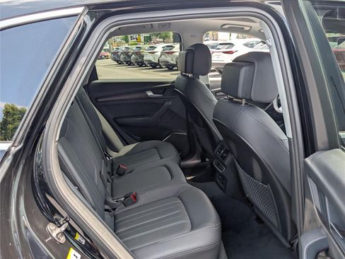 Used 2023 Audi Q5 2.0T Premium w/ Convenience Package AWD/4WD image 12