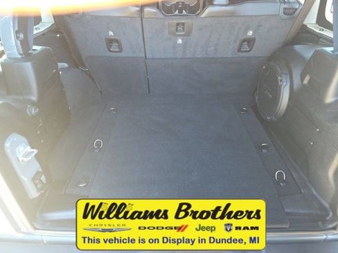 Used 2022 Jeep Wrangler Unlimited Sahara image 9