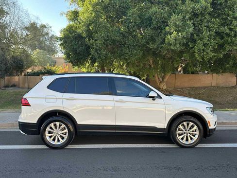 Used 2018 Volkswagen Tiguan S image 9