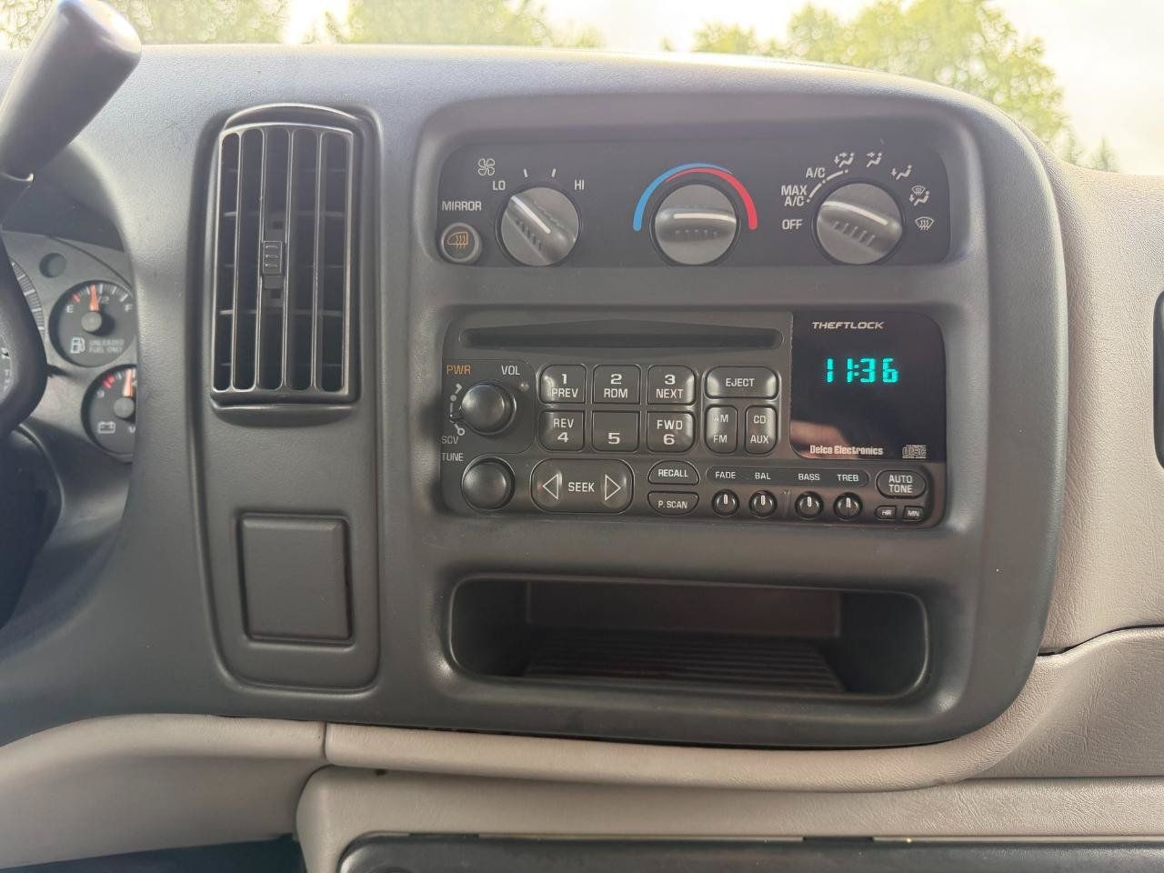 Used 1998 Chevrolet Express 2500 Passenger w/ Preferred Equipment Group RWD image 10