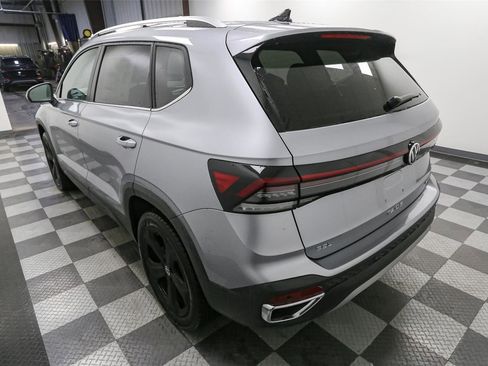 Used 2025 Volkswagen Taos SEL AWD/4WD image 9