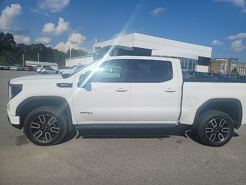 Used 2025 GMC Sierra 1500 AT4 w/ AT4 Premium Package AWD/4WD image 4