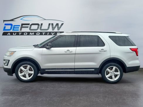 Used 2016 Ford Explorer XLT w/ Equipment Group 201A image 6