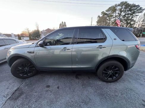 Used 2019 Land Rover Discovery Sport SE image 4