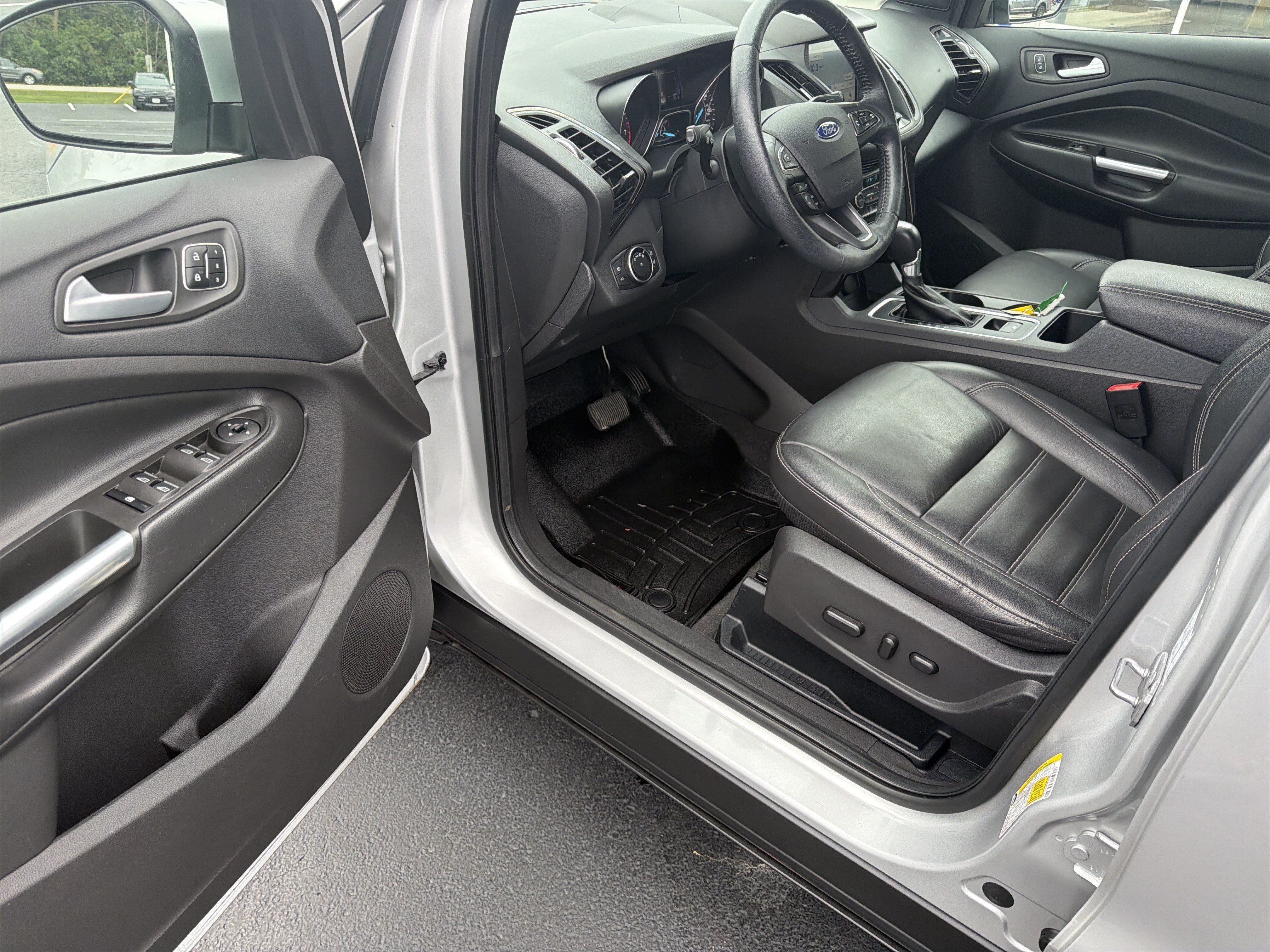 Used 2017 Ford Escape Titanium w/ Canadian Touring Package AWD/4WD image 17