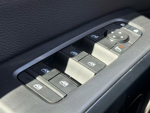 New 2025 Nissan Pathfinder SV image 22