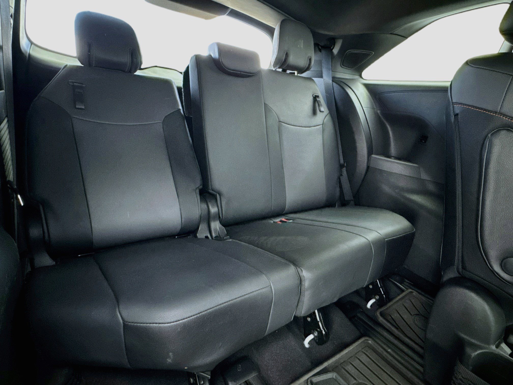 Used 2022 Toyota Sienna XSE w/ XSE Plus Package FWD image 20
