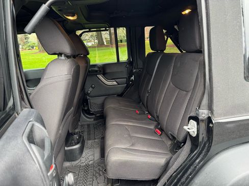 Used 2015 Jeep Wrangler Unlimited Sport image 12
