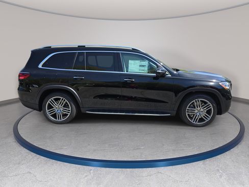 New 2026 Mercedes-Benz GLS 450 4MATIC image 4