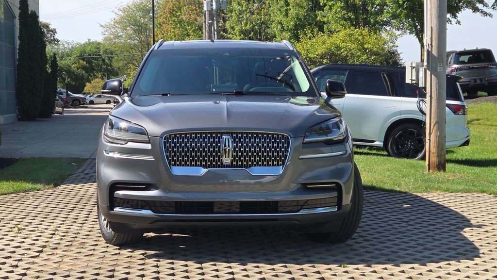 Used 2023 Lincoln Aviator AWD w/ Premium Package image 5