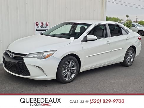 Used 2015 Toyota Camry SE image 3