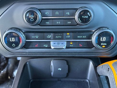 Used 2023 Ford Bronco Badlands image 30