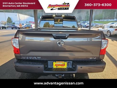 Used 2017 Nissan Titan SV image 4