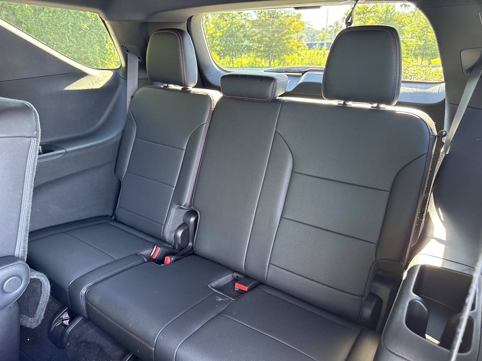 Used 2025 Chevrolet Traverse RS FWD image 12