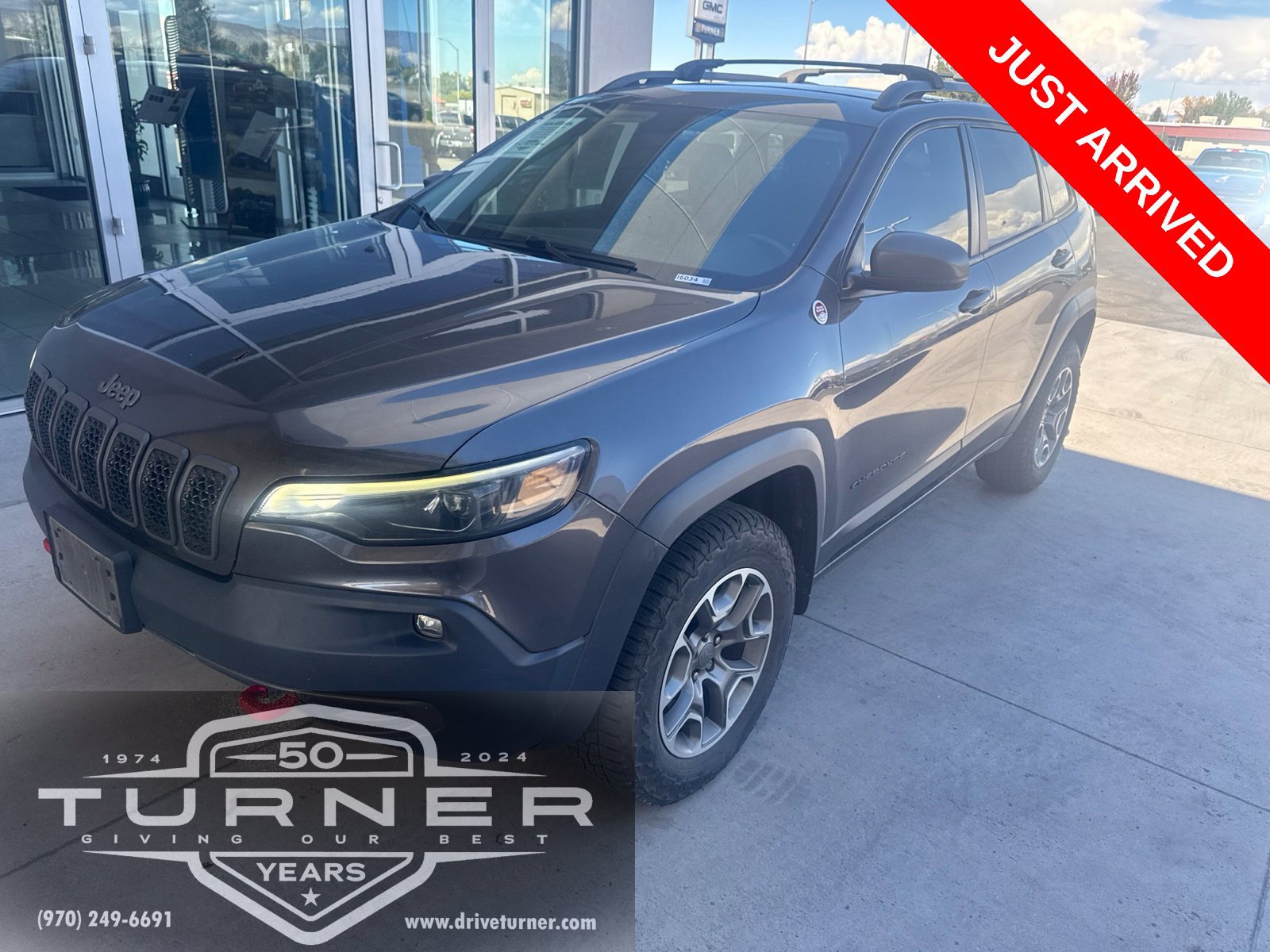 Used 2020 Jeep Cherokee Trailhawk w/ Cold Weather Group AWD/4WD image 2