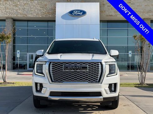 Used 2022 GMC Yukon XL Denali w/ Denali Ultimate Package AWD/4WD image 2