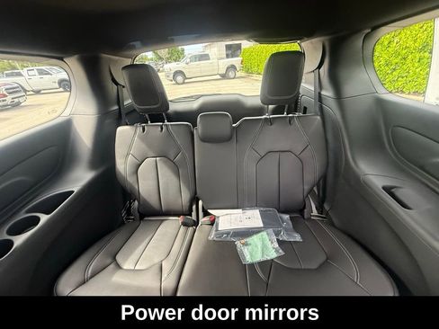 New 2026 Chrysler Pacifica Select image 25
