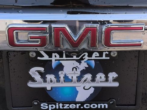 Used 2023 GMC Acadia SLE image 32