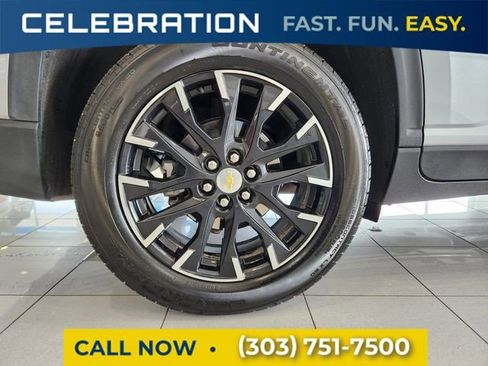 Certified 2025 Chevrolet Traverse LT w/ Sun and Wheel Package AWD/4WD image 17