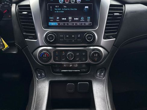 Used 2018 Chevrolet Suburban LT RWD image 17