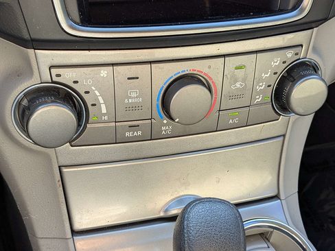 Used 2013 Toyota Highlander Plus FWD image 24