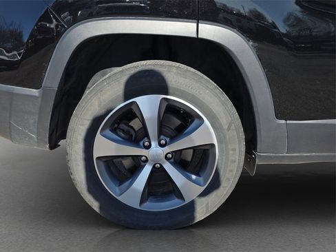 Used 2021 Jeep Cherokee Limited w/ Elite Package image 5