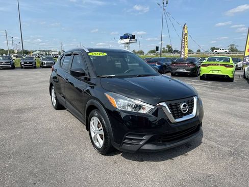 Used 2019 Nissan Kicks S FWD image 7