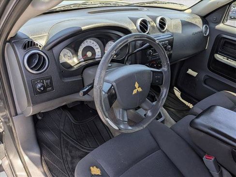 Used 2006 Mitsubishi Raider DuroCross RWD image 10