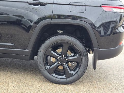 New 2025 Jeep Grand Cherokee Limited w/ Black Appearance Package image 16