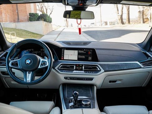 Used 2021 BMW X5 xDrive40i w/ M Sport Package image 12