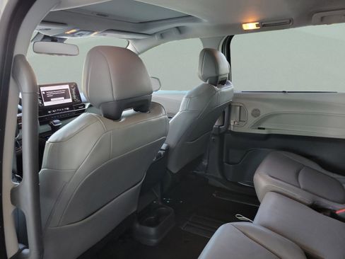 Used 2023 Toyota Sienna XLE image 20
