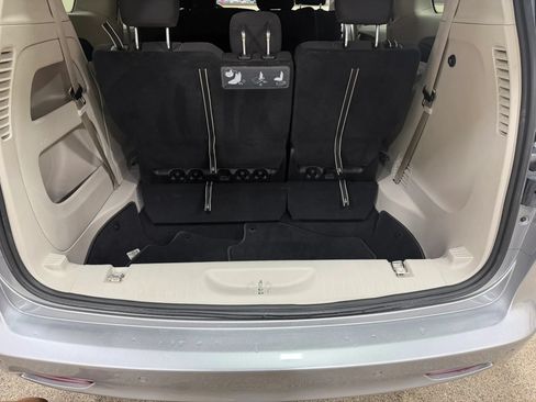 Used 2021 Chrysler Voyager L FWD image 21
