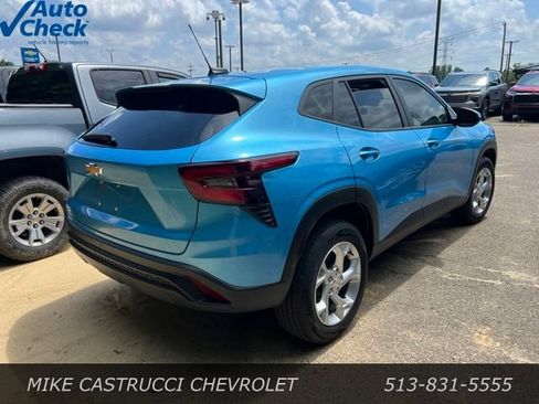 Used 2025 Chevrolet Trax LS w/ LS Convenience Package FWD image 3