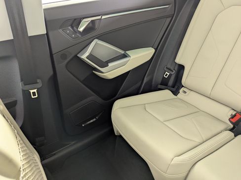 Certified 2025 Audi Q3 2.0T Premium Plus w/ Premium Plus Package image 17