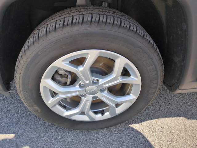 Used 2024 Jeep Compass Latitude AWD/4WD image 22
