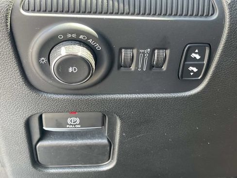 Used 2024 Jeep Wagoneer L Series II RWD image 70