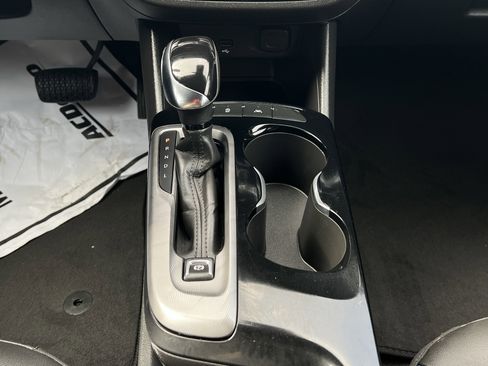 Used 2025 Buick Envista Sport Touring image 18