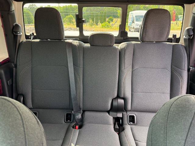 Used 2024 Jeep Gladiator Sport AWD/4WD image 9