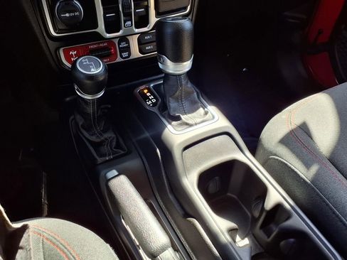 Used 2024 Jeep Wrangler Unlimited Rubicon AWD/4WD image 11