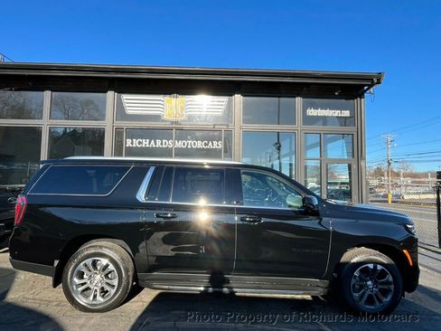 Used 2026 Chevrolet Suburban LT image 2