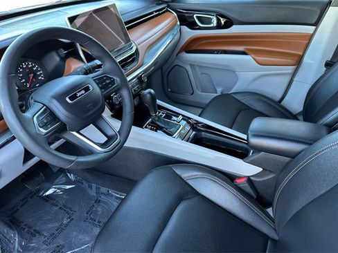 Certified 2024 Jeep Compass Limited image 2