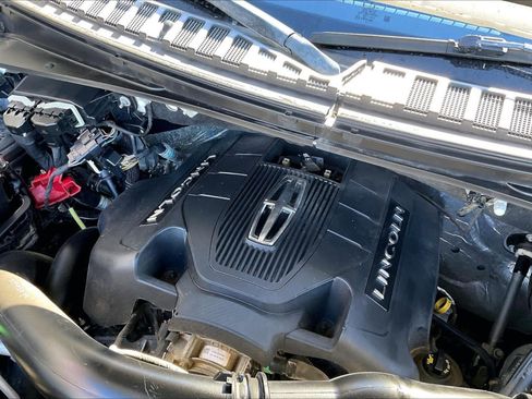 Used 2018 Lincoln Navigator L Reserve w/ Technology Package image 33