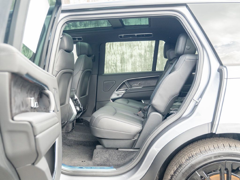 New 2026 Land Rover Range Rover Long Wheelbase SE AWD/4WD image 20